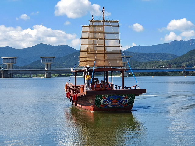 ▲ 박서생과 청년통신사 공원의 율정호.ⓒ의성군