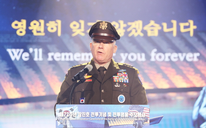 ▲ 폴 러캐머라 한미연합사령관이 지난 2022년 11월 24일 서울 송파구 올림픽 핸드볼경기장에서 열린 '제72주년 장진호 전투영웅 추모행사'에 참석해 추모사를 하고 있는 모습. ⓒ국가보훈부 제공