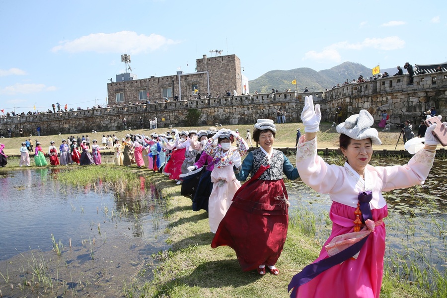 ▲ 청도군(군수 김하수)은 오는 30일, 2024 청도읍성예술제 및 제2회 대한민국퓨전국악대전이 청도읍성 일원에서 열린다고 밝혔다.ⓒ청도군