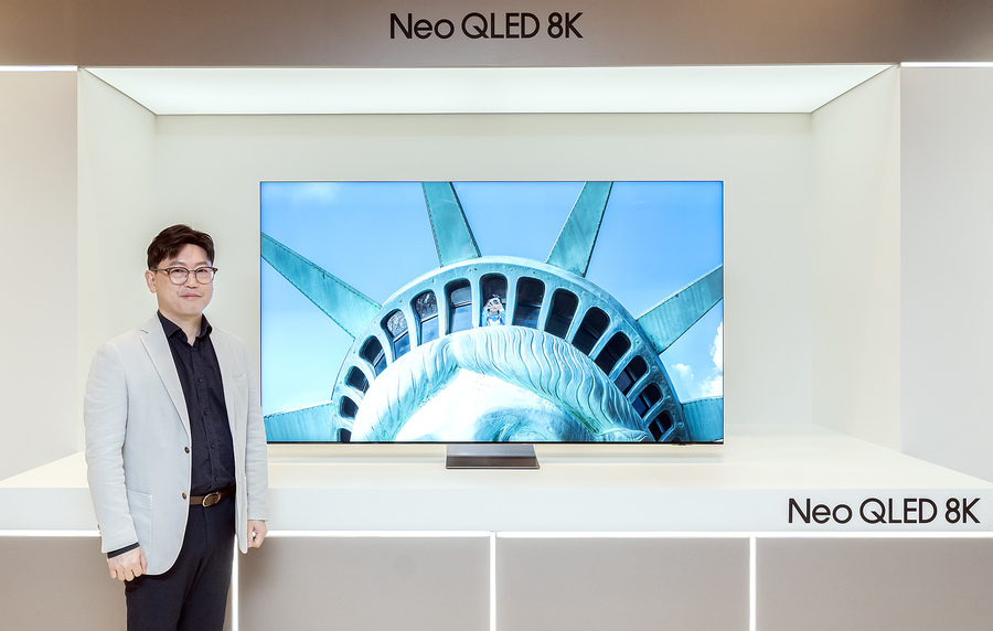 ▲ 2024년형 Neo QLED 8K TV 신제품을 소개하는 용석우 삼성전자 영상디스플레이사업부장 ⓒ삼성전자