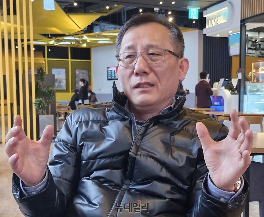 ▲ 강석호 괴산아이쿱생협 이사장이 괴산자연드림파크 운영에 대해 이야기하고 있다.ⓒ뉴데일리