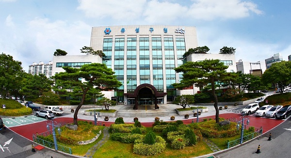 ▲ 대전 유성구가 지방세 체납자의 압류재산 중 징수 실익이 없다고 판단되는 재산(체납자 93명에 대한 부동산 10건, 차량 102대, 체납액 6억1300만 원)을 대상으로 압류 해제와 체납처분 집행을 중지한다.ⓒ유성구