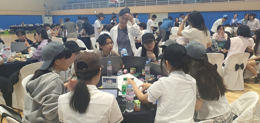 ▲ 경북교육청(교육감 임종식)은 ‘학생이 주체가 되는 수업, 깊이 있는 학습이 일어나는 수업 실현’이라는 비전으로, 2024학년도 도내 전 중‧고등학교에서 경북형 중등 질문·탐구 수업을 실시한다고 14일 밝혔다.ⓒ경북교육청