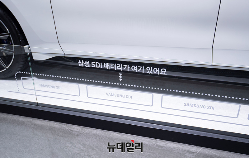 ▲ 지난 6일 '2024 인터배터리'에 전시된 BMW 차량에 삼성SDI 배터리가 탑재돼 있다ⓒ뉴데일리DB