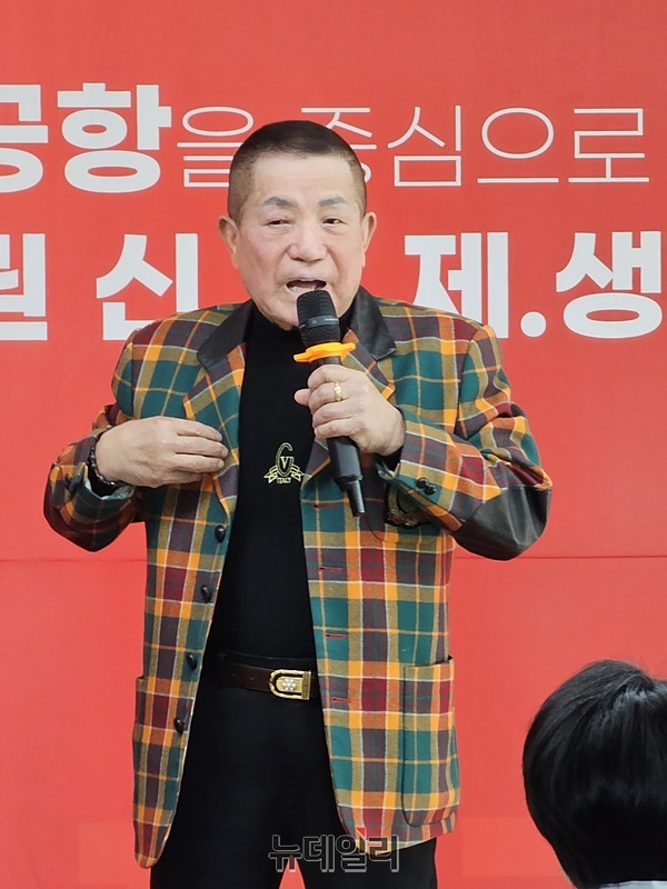 ▲ 연예인 이상용 씨가 15일 김수민 후보 선거사무소 개소식에 참석해 덕담을 하고 있다.ⓒ김정원 기자