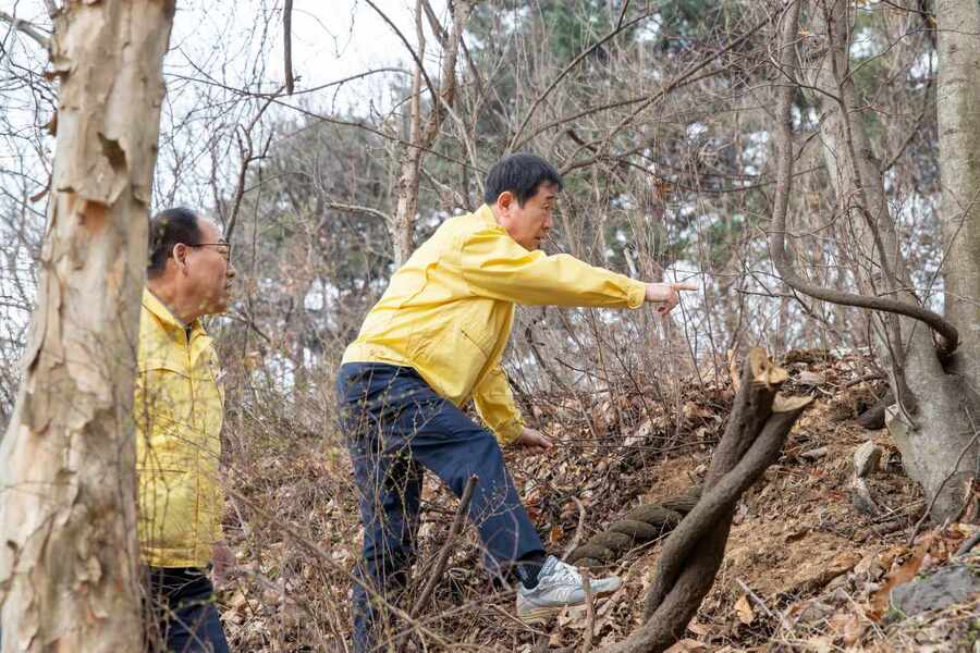 ▲ 이재영 증평군수가 해빙기 안전사고 예방을 위해 지역 내 해빙기 취약 시설 안전점검을 실시했다.ⓒ증평군