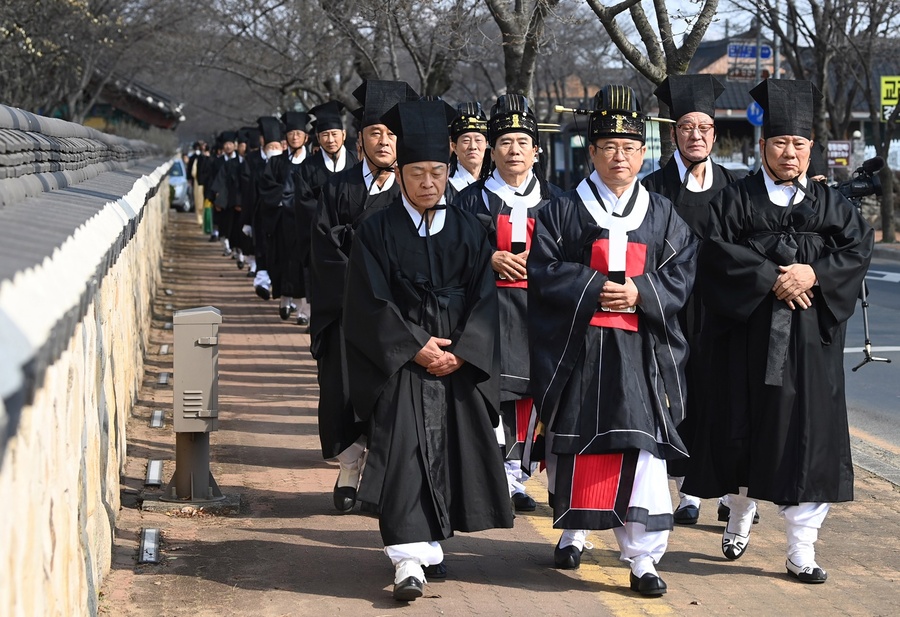 ▲ 경북도는 20일 경주 숭덕전에서 이철우 경상북도지사, 주낙영 경주시장, 박낙규 신라오릉보존회 이사장, 박몽용 화남그룹 회장, 박기태 숭덕전 참봉 등 500여 명이 참석한 가운데 경상북도 무형문화재 제51호 ‘경주 숭덕전 제례’ 무형문화재 공개행사를 진행했다.ⓒ경북도