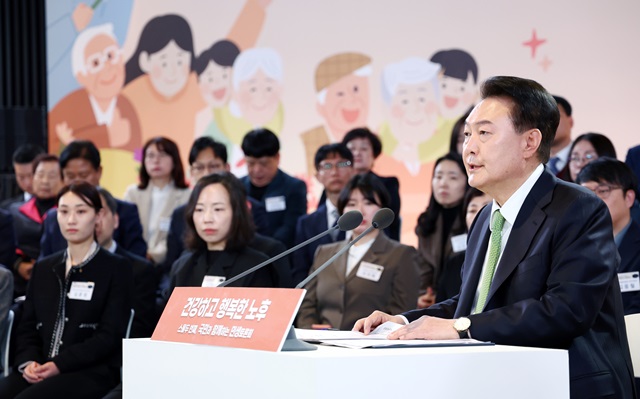 ▲ 윤석열 대통령이 21일 강원도 원주 건강보험심사평가원에서 '건강하고 행복한 노후' 주제로 열린 스물두 번째 국민과 함께하는 민생토론회에서 발언하고 있다. 2024.03.21. ⓒ뉴시스