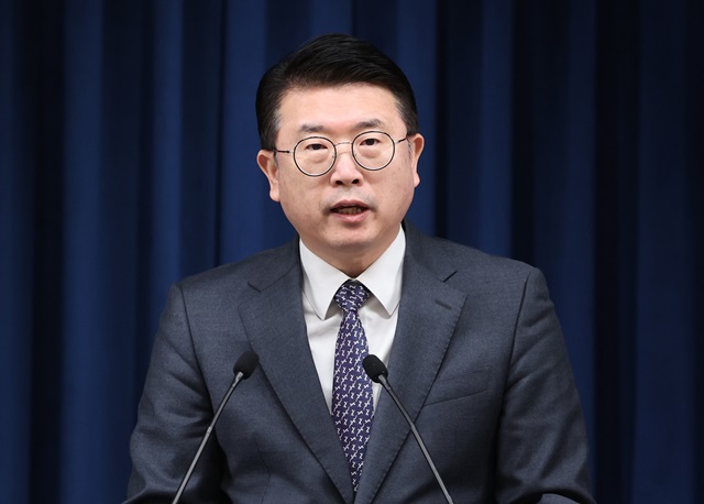 ▲ 장상윤 대통령실 사회수석이 22일 서울 용산 대통령실 청사에서 늘봄학교 운영 현황 관련 브리핑을 하고 있다. 2024.03.22. ⓒ뉴시스