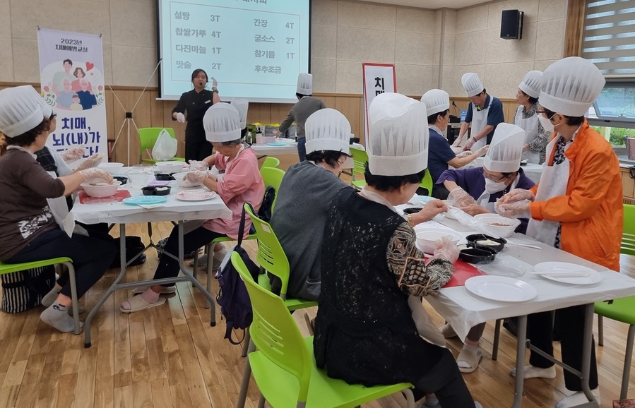 ▲ 달성군보건소(소장 권선영)가 지역주민의 치매예방을 위하여 ‘뇌튼튼 기억 놀이교실’ 1기를 오는 28일부터 5월까지 운영할 계획이라고 밝혔다.ⓒ달성군