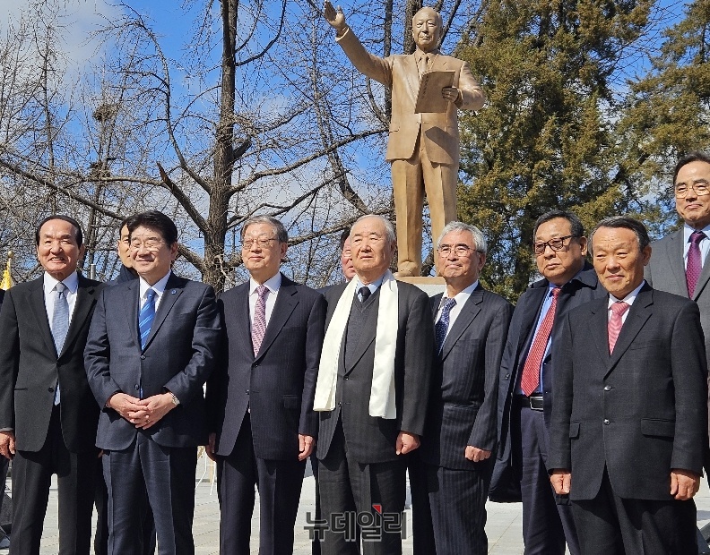 ▲ 한국자유총연맹이 26일 서울 남산 자유센터에서 '이승만 건국정신 계승 국민대회'를 개최하고 기념사진을 촬영하고 있다. ⓒ임준환 기자