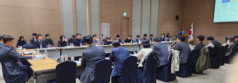 ▲ 26일 정부세종컨벤션센터에서 '스마트도시계획 수립 용역 1차 중간 보고회'를 하고 있다.ⓒ세종시