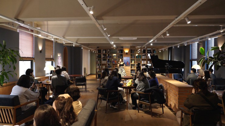 ▲ 지난 15일 진행된 '아르코 라운지콘서트'에서 소프라노 조예은이 시범 공연을 선보였다.ⓒ한국문화예술위원회