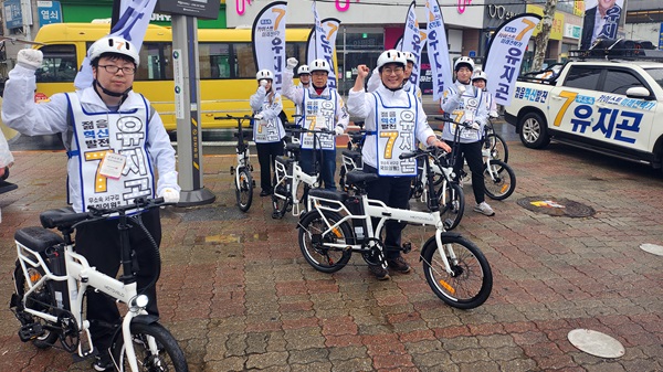 ▲ 무소속 국회의원 대전서구 갑 유지곤후보는 “ 서구갑 후보 중 가장 젊은 후보로 1톤 트럭 대신 픽업트럭으로 유세차를 준비했고, 전기자전거로 선거운동원과 골목골목을 누비며 유권자의 표심을 공략하겠다”고 밝혔다.ⓒ유지곤 선거 사무소