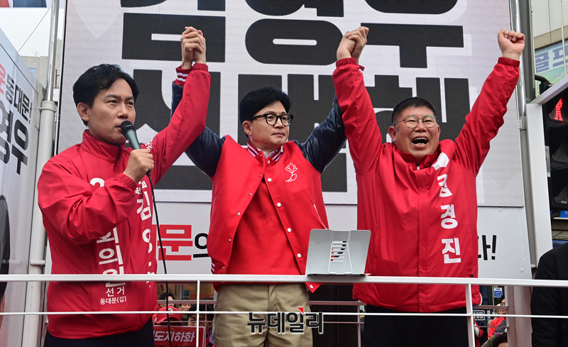 ▲ 동대문 갑을 후보 손들어 보이는 한동훈 위원장
ⓒ이종현 기자