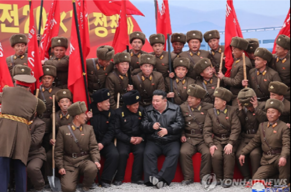 ▲ 북한 김정은이 역점을 두고 있는 '지방발전 20×10 정책'에 따른 첫 공장 건설이 시작됐다. 조선중앙통신은 지난 2월 28일 평안남도 성천군 지방공업공장 건설 착공식이 진행됐고 김정은 위원장이 참석해 연설했다고 29일 보도했다. ⓒ북한 조선중앙통신/연합뉴스