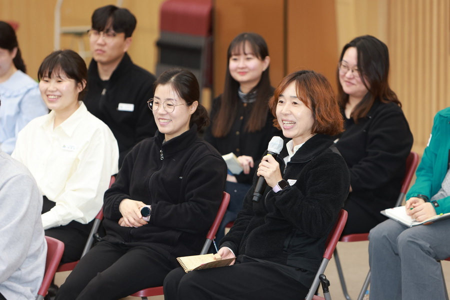 ▲ 김학동 예천군수는 28일 오전 군청 대강당에서 저출생 위기 극복을 위한 직원과의 공감 토크를 실시했다.ⓒ예천군