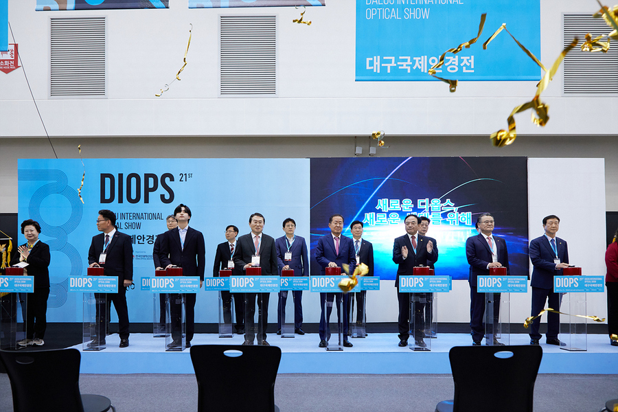 ▲ 2024년 제22회 대구국제안경전(이하 디옵스)이 오는 4월 3일부터 5일까지 3일간 대구 엑스코 서관 1, 2홀에서 진행된다.ⓒ대구시