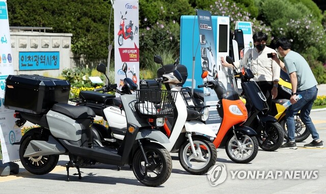 ▲ 주차돼 있는 전기이륜차. ⓒ연합뉴스 제공