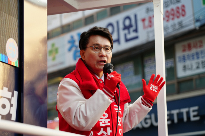 ▲ 윤상현 후보가 인천 미추홀구 에서 선거 유세를 하고 있다.ⓒ윤상현 의원 선거사무실 제공