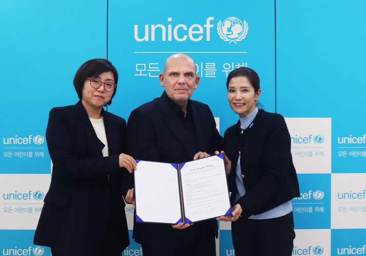 ▲ 협약식에 함께한 조미진 유니세프 한국위원회 사무총장(오른쪽부터)과 얍 판 츠베덴 서울시립교향악단 음악감독, 손은경 서울시립교향악단 대표이사.ⓒ유니세프 한국위원회