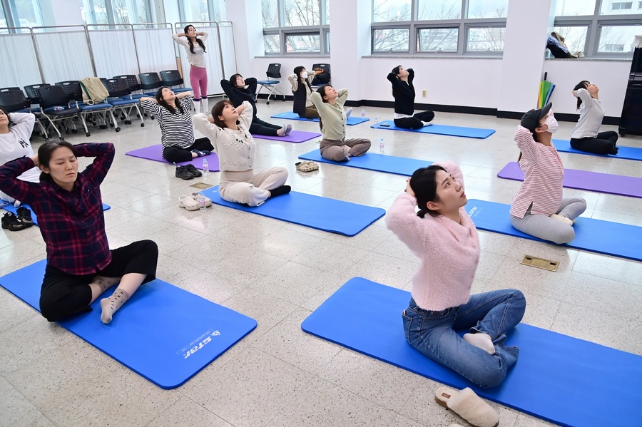 ▲ 청송군(군수 윤경희)은 3월 27일부터 4월 11일까지 매주 1회(오후 1시 30분~오후 3시 30분, 총 3회) 관내 임산부 16명을 대상으로 임신·출산 준비교실을 운영한다.ⓒ청송군