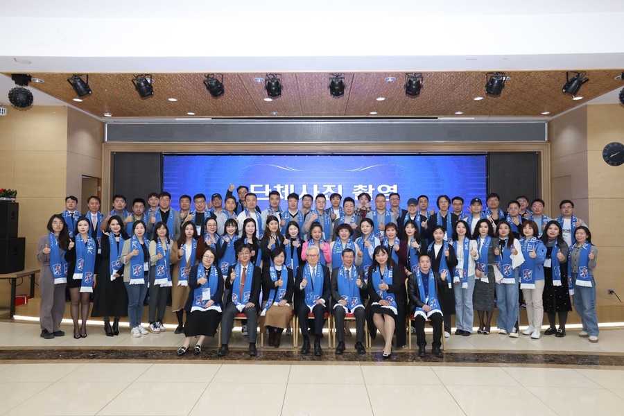 ▲ 계명대학교 출신 중국 유학생들이 졸업 후 베이징에서 ‘계명대학교 중국 동문의 날’ 행사를 개최했다. 지난 3월 30일 북경어언대학 한덕헌 연회장에서 열린 이번 행사에는 중국 전역의 계명대 중국 유학생 동문 90여 명이 참석했다.ⓒ계명대