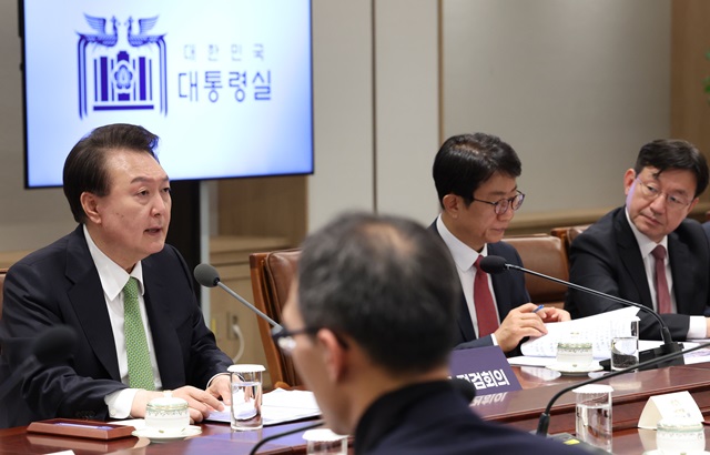 ▲ 윤석열 대통령이 8일 서울 용산 대통령실 청사에서 열린 도시주택공급 점검회의에서 발언하고 있다. (대통령실통신사진기자단) 2024.04.08. ⓒ뉴시스