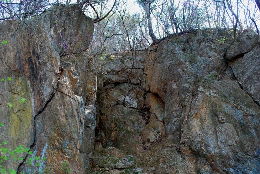 ▲ 매애관음보살상이 있는 암벽.ⓒ진경수 山 애호가