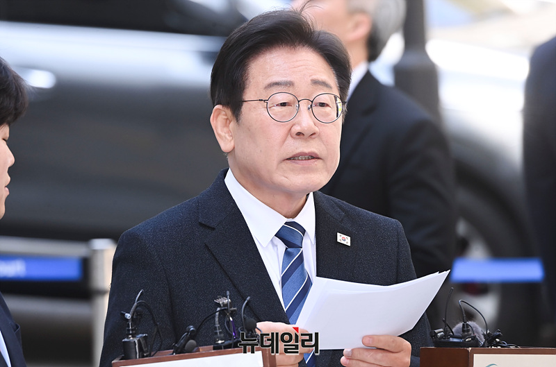 ▲ 더불어민주당 이재명 대표가 총선 하루 전날인 9일 서초동 서울중앙지법에서 열리는 대장동·성남FC·백현동 관련 재판에 출석하며 기자회견을 하던 중 울분을 토하고 있다. ⓒ서성진 기자