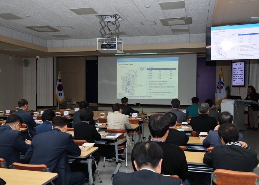 ▲ 영양군(군수 오도창)은 4월 9일 군청 대회의실에서 오도창 군수 주재로 인구 감소 및 노선 축소, 코로나 등의 영향으로 열악해진 영양 시외버스터미널 운영의 안정성을 제시할 ‘영양 시외버스터미널 운영개선방안 및 기본구상 연구 용역’ 최종 보고회를 가졌다.ⓒ영양군