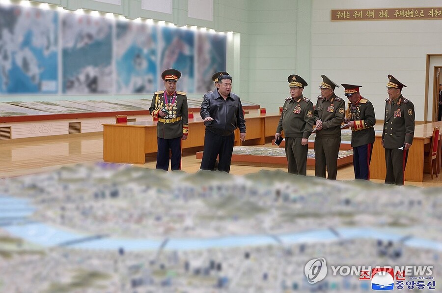 ▲ 북한 김정은이 지난 10일 최고위급 군지휘관을 양성하는 김정일군정대학을 현지 지도했다고 조선중앙통신이 11일 보도했다. ⓒ북한 조선중앙통신/연합뉴스