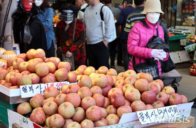 ▲ 서울 동대문구 청량리종합시장에 사과가 진열돼 있다 ⓒ뉴시스