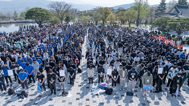 ▲ 동국대학교 WISE캠퍼스는 12일 금요일  4·19혁명을 기념하는 ‘제44회 동국인 등산대회’를 경주시 남산 일원에서 개최했다.ⓒ동국대 WISE캠퍼스