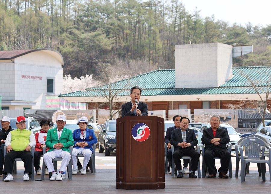 ▲ 영양군(군수 오도창)은 12일 오전 9시 영양군 입암면 선바위 관광지에서 제5회 영양군 게이트볼협회장기 게이트볼 대회를 열었다.ⓒ영양군