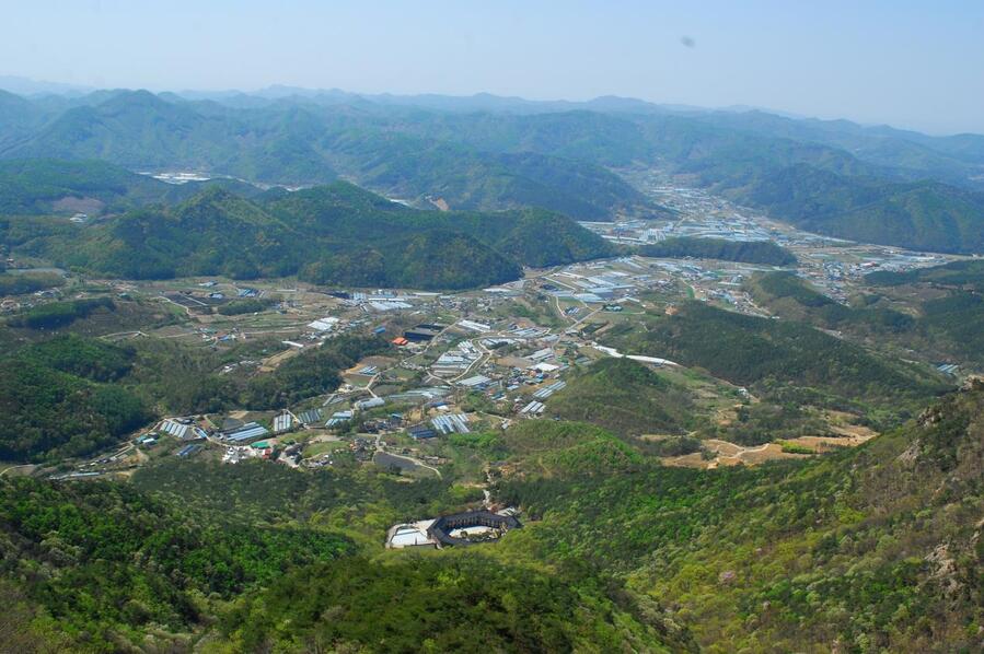 ▲ 두 번째 조망 포인트에서 바라본 법계사와 오산리 마을.ⓒ진경수 山 애호가