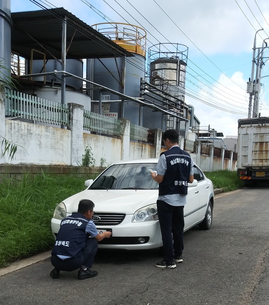 ▲ 영천시는 일제 정리 기간에 자동차 번호판 영치반이 순회하며 ‘대로변 주차, 주택가, 다중밀집지역, 아파트단지, 주차장’ 등에서 주·야간을 가리지 않고 매주 단속을 실시해 체납세를 강력히 징수할 계획이다.ⓒ영천시