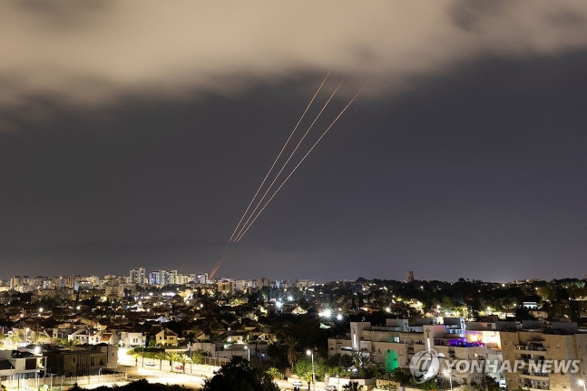 ▲ 이란, 이스라엘 본토 첫 보복…공격드론·미사일 대규모 공습ⓒ연합뉴스 제공