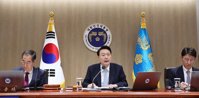 ▲ 윤석열 대통령이 16일 서울 용산 대통령실 청사에서 열린 국무회의를 주재하고 있다. (대통령실통신사진기자단) 2024.04.16. ⓒ뉴시스