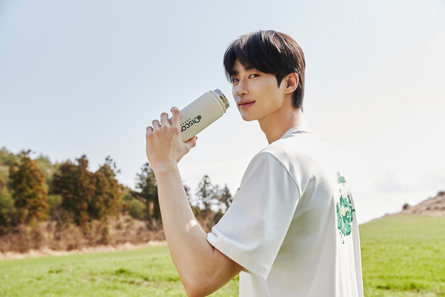 ▲ '제주 리사이클 에디션'을 착용 한 모습. 디스커버리 익스페디션 앰베서더 배우 변우석.ⓒ효성티앤씨