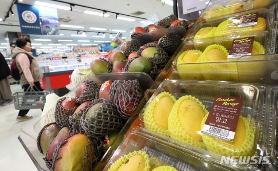 ▲ 서울 시내 한 대형마트에 수입 과일이 진열돼 있다. ⓒ뉴시스