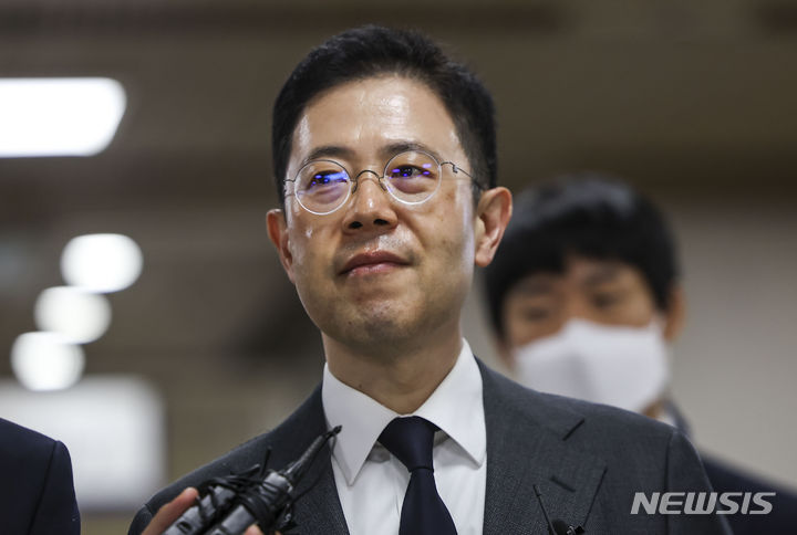 ▲ 고발사주 공직선거법 위반 등의 혐의를 받는 손준성 대구고검 차장검사(검사장)가 17일 서울 서초구 서울고등법원에서 열린 항소심 1차 공판에 출석하고 있다. ⓒ뉴시스