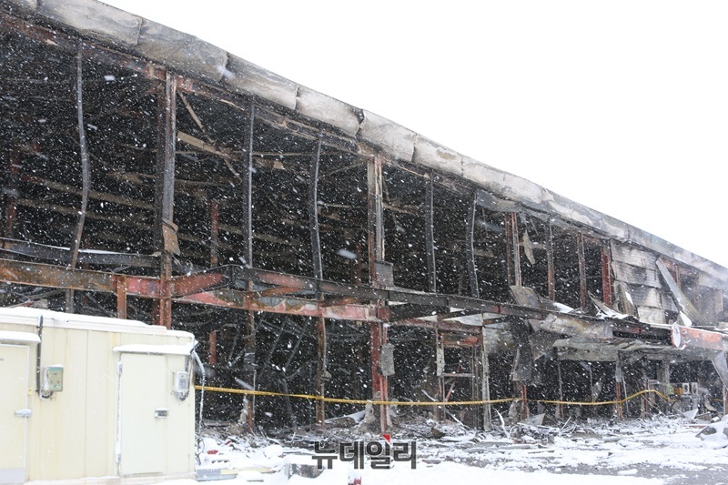 ▲ 서천특화시장이 지난 1월 22일 밤 전기요인으로 화재가 발생해 227개 점포를 불태웠다. 잿더미가 된 서천특화시장.ⓒ이길표 기자