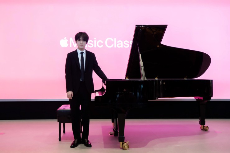 ▲ 지난 1월 29일 서울 중구 애플스토어 명동에서 열린 '애플 뮤직 클래시컬' 출시 기자간담회에 참석한 피아니스트 임윤찬.ⓒ애플 뮤직 클래시컬