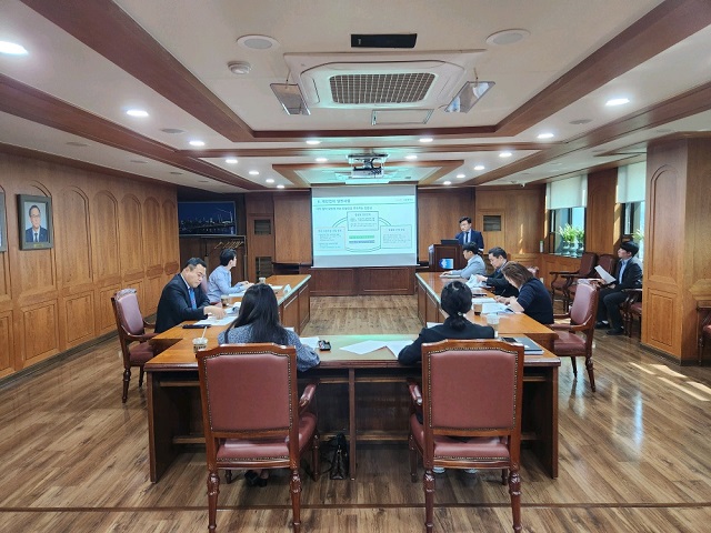 ▲ 포항상공회의소 경북동부FTA통상진흥센터는 지난 16일 오후 2시 포항상의 2층 회의실에서 OK FTA 컨설팅 지원사업 용역수행사 선정을 위한 심의위원회를 열었다.ⓒ포항상의