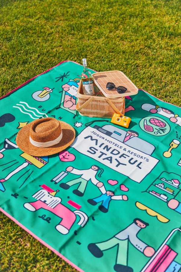 ▲ 리사이클링 굿즈 ‘피크닉 매트’ⓒ조선호텔텔앤리조트