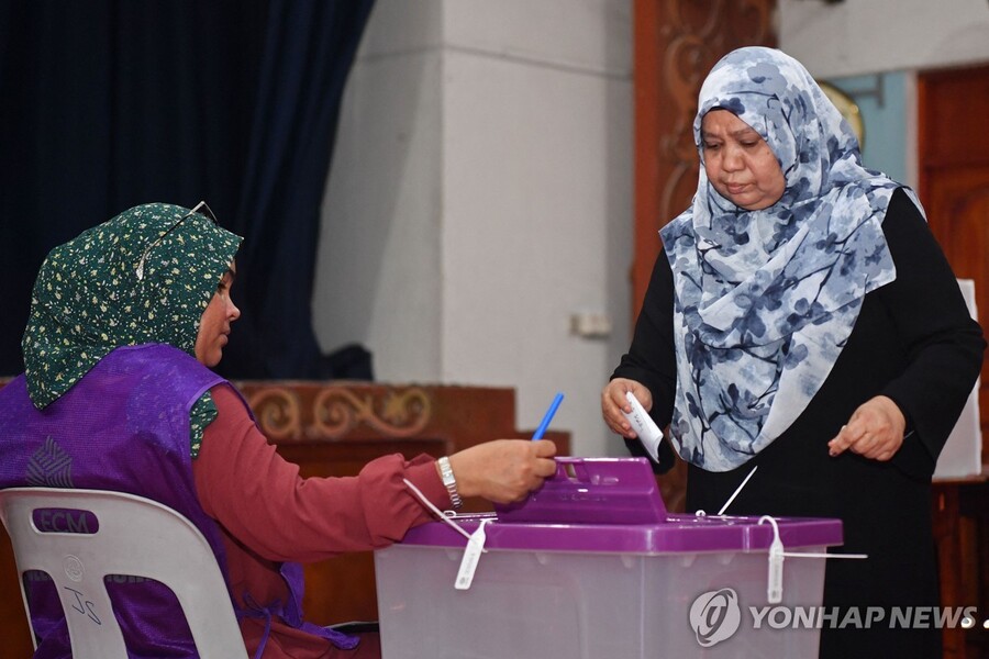 ▲ 몰디브 수도 말레서 투표하는 유권자. ⓒAFP/연합뉴스