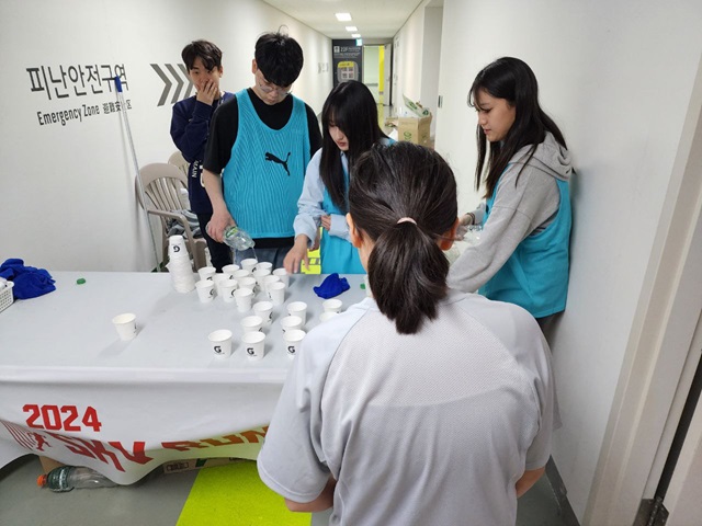 ▲ '스카이런' 20층마다 배치됐던 쉼터와 음수대.ⓒ강필성 기자