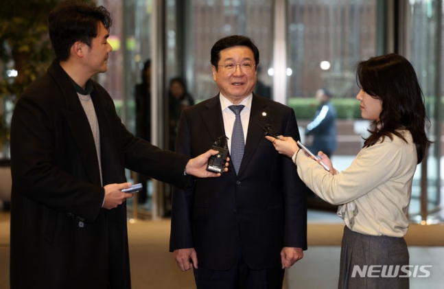 ▲ 정례회의 참석하는 이찬희 삼성 준감위원장 ⓒ뉴시스