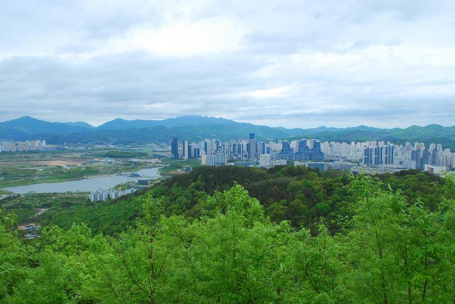 ▲ 원수산 전망데크에서 바라본 세종호수공원 일대.ⓒ진경수 山 애호가